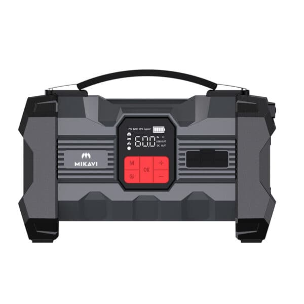 Mikavi EnerJump 2 widok z przodu z wyświetlaczem ciśnienia, portami USB OUT i DC OUT